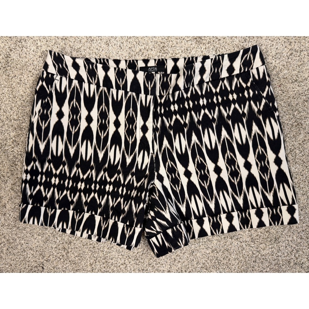 Apt. 9 Shorts Essentials Ikat‎ Geometric 14 Black White Cuffed Cotton Stretch